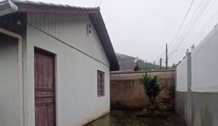 Casa com 3 quartos à venda no Limeira Baixa, Brusque  por R$ 350.000