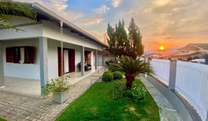 Casa com 3 quartos à venda no Santa Terezinha, Brusque , 200 m2 por R$ 990.000