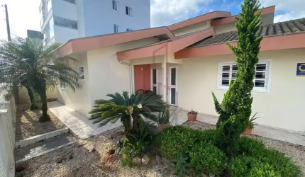Casa com 4 quartos à venda no Steffen, Brusque , 280 m2 por R$ 1.300.000
