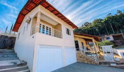 Casa com 2 quartos à venda no Primeiro de Maio, Brusque  por R$ 750.000
