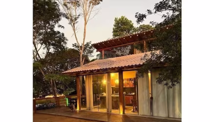 Luxuosa Casa à Venda em  Praia do Forte Mata de São João-BA: 3 quartos, 3 suítes, 1 sala, 3 banheiros, 2 vagas, 180m².