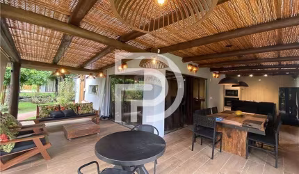 Casa Duplex à Venda em Praia do Forte - 3 Quartos, 2 Suítes, 2 Vagas, 340m², Condomínio Fechado com