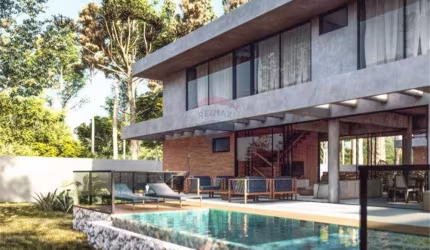 Casa à Venda: 4 Quartos, 2 Suítes, no Condomínio Quintas do Castelo, Mata de São João – Rooftop Exclusivo com Vista Mar Deslumbrante!