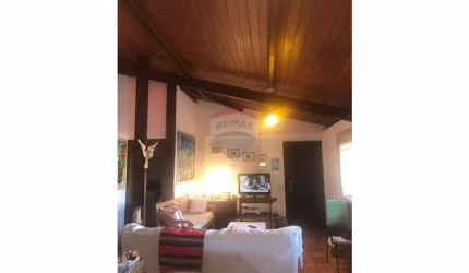 Oportunidade Única! Casa com 2 Quartos, 2 Suítes e Loja Alugada – 100m² – Praia do Forte, Mata de São João - BA