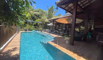 Luxuosa Casa em Condomínio à Venda em Mata de São João-BA, Praia do Forte: 5 quartos, 5 suítes, 3 salas, 7 banheiros, 4 vagas, 380m²!