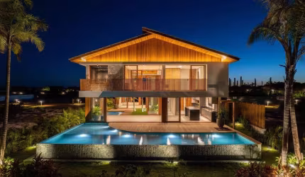 Venda de Casa em Condomínio de Luxo na Praia do Forte, Mata de São João-BA: 7 quartos, 6 suítes, 1 sala, 7 banheiros, 3 vagas, 450m²!