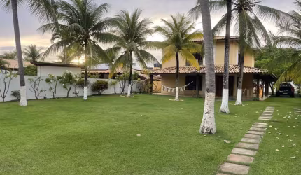 Aluguel de Casa em Condomínio de Luxo em Itacimirim, Camaçari-BA: 4 Quartos, 1 Suíte, 1 Sala, 4 Banheiros, 6 Vagas, 250m².