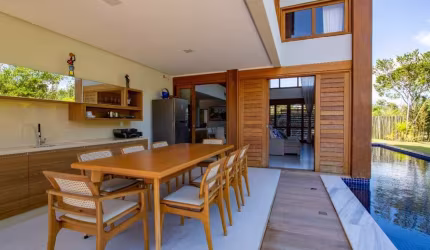 Imperdível Casa em Condomínio na Praia do Forte: 4 quartos, 4 suítes, 1 sala, 6 banheiros, 3 vagas de garagem e 444m² de área!