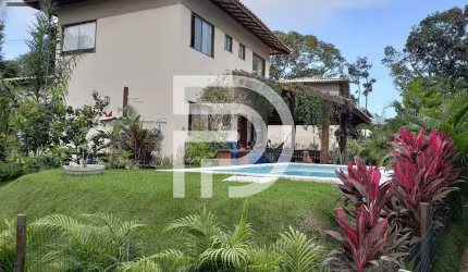 Casa à venda em condomínio Alto da Constância, Praia do Forte, com total privacidade, conforto e la