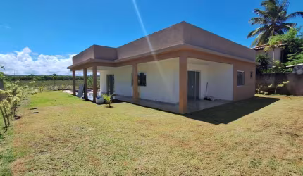 Venda de Casa de Alto Padrão em Itacimirim, Camaçari-BA: 3 Quartos, 2 Suítes, 1 Sala, 3 Banheiros, 4 Vagas, 300m².