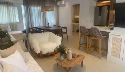 Apartamento à venda na Praia do Forte: 2 quartos, 2 suítes, 2 salas, 2 banheiros, 2 vagas de garagem e 90m² de área. Venha conferir!