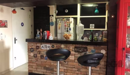 Excelente apartamento 2 quartos, suite e garagem na Cidade Baixa!