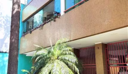 Apartamento 2 dormitórios semimobiliado, living 2 ambientes com lareira, cozinha e área de serviço, banheiro social, sacada e churrasqueira.