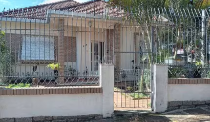 Casa para Venda - 384m², 3 dormitórios, sendo 1 suites, 3 vagas - Teresópolis
