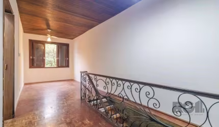 Casa para Venda - 160m², 3 dormitórios, sendo 1 suite, 2 vagas - Teresópolis
