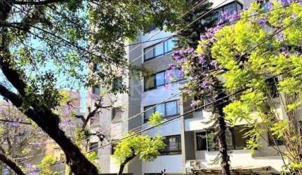 Excelente, amplo e ensolarado apartamento 3 dormitórios sendo 1 suíte, com living 2 ambientes, banheiro social, semimobiliado e com 2 vagas de garagem.