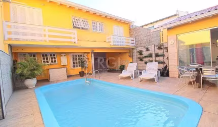 Casa para Locação/Aluguel - 254m², 4 dormitórios, sendo 3 suites, 5 vagas - Espirito Santo