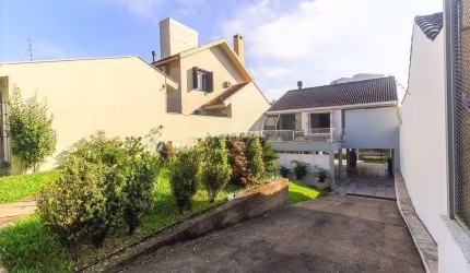Casa para Venda - 227m², 3 dormitórios, sendo 1 suites, 4 vagas - Azenha