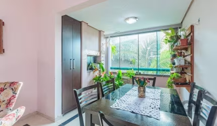 Apartamento 2 dormitórios com 1 vaga no bairro Teresópolis em Porto Alegre