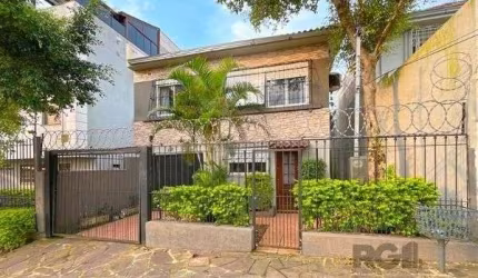 Casa para Venda - 240m², 4 dormitórios, 3 vagas - Nonoai