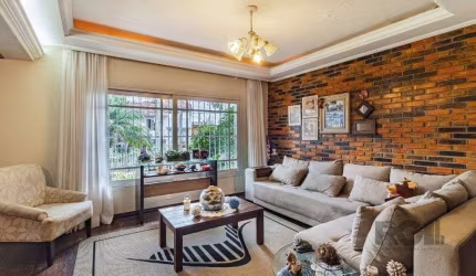 Casa de 3 dormitórios, no bairro Espírito Santo