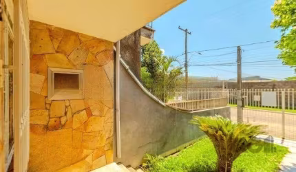 Casa de 3 dormitórios no bairro Rubem Berta