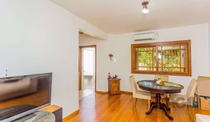 Casa de 2 dormitórios no bairro Passo das Pedras