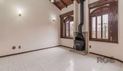 Casa com 287m², 5 dormitórios, piscina, 4 vagas no bairro Jardim Itu