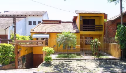 Casa 04 dormitórios, 02 suítes, living 02 ambientes