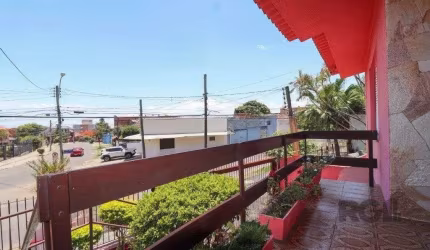 Casa com 3 dormitórios no bairro Cristo Redentor