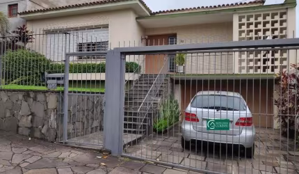 Casa para Venda - 460m², 3 dormitórios, 3 vagas - Três Figueiras