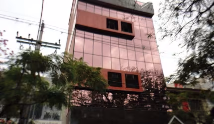 EXCELENTE SALA COMERCIAL COM GARDEN E VAGA EM FRENTE AO BRICK DA REDENÇÃO