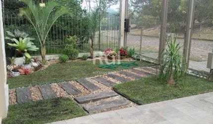 Casa para Venda - 350m², 3 dormitórios, sendo 1 suites, 2 vagas - Alto Teresópolis