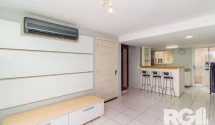 Casa em condomínio com 3 dormitórios, suíte, espaço gourmet.