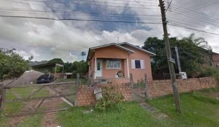 Casa em Porto Alegre, no bairro Lomba do Pinheiro, com 2 dormitório(s), e 2 banheiros, à venda.