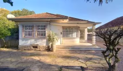 Casa em Porto Alegre, no bairro Vila Nova, com 3 dormitório(s), e 3 banheiros, à venda.