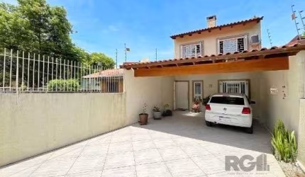 Casa em Porto Alegre, no bairro Serraria, com 3 dormitório(s), e 3 banheiros, à venda.