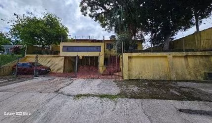 Casa em Porto Alegre, no bairro Belém Novo, com 3 dormitório(s), e 3 banheiros, à venda.