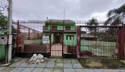 Sobrado em Porto Alegre, no bairro Glória, com 5 dormitório(s), e 5 banheiros, à venda.