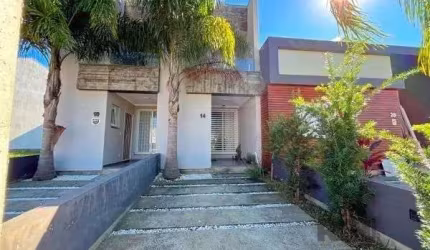 Casa em Porto Alegre, no bairro Hípica, com 2 dormitório(s), à venda.