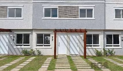 Casa em Porto Alegre, no bairro Vila Nova, com 2 dormitório(s), e 2 banheiros, à venda.
