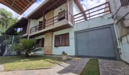 Sobrado em Porto Alegre, no bairro Ponta Grossa, com 4 dormitório(s), e 4 banheiros, à venda.