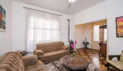 Casa para Venda - 290m², 3 dormitórios, 4 vagas - Santo Antonio