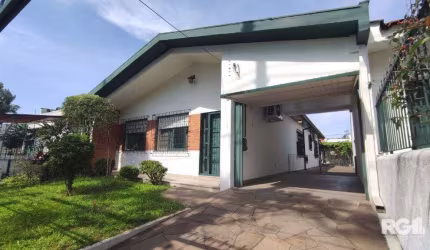 Casa Térrea à Venda na Rua Nicolau Copérnico, Bairro Sarandi - Porto Alegre