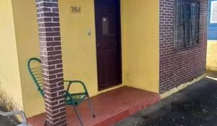 Oportunidade na zona sul, terreno com duas casas, 03 dormitórios e cozinha com churrasqueira.