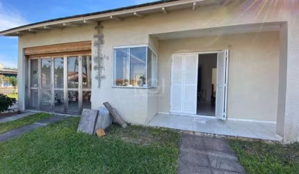 Casa para Venda - 69m², 2 dormitórios, 2 vagas - Capão Novo