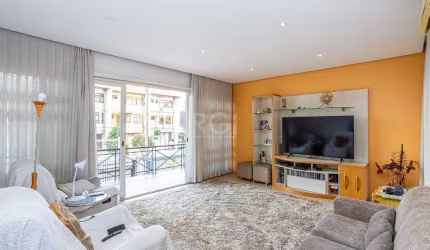 Casa no Jardim Planalto de 3 dormitórios pátio com piscina