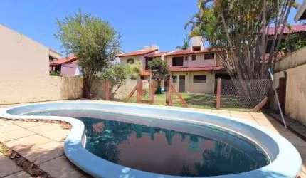 Casa em Porto Alegre, no bairro Ipanema, com 3 dormitório(s), e 3 banheiros, à venda.