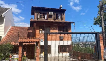 Casa Com 5 Dormitórios Para comprar , 280 m² por R$ 780.000,00 - Teresópolis - Porto Alegre/RS