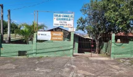 Casa em Porto Alegre, no bairro Vila Nova, com 1 dormitório(s), e 1 banheiros, à venda.